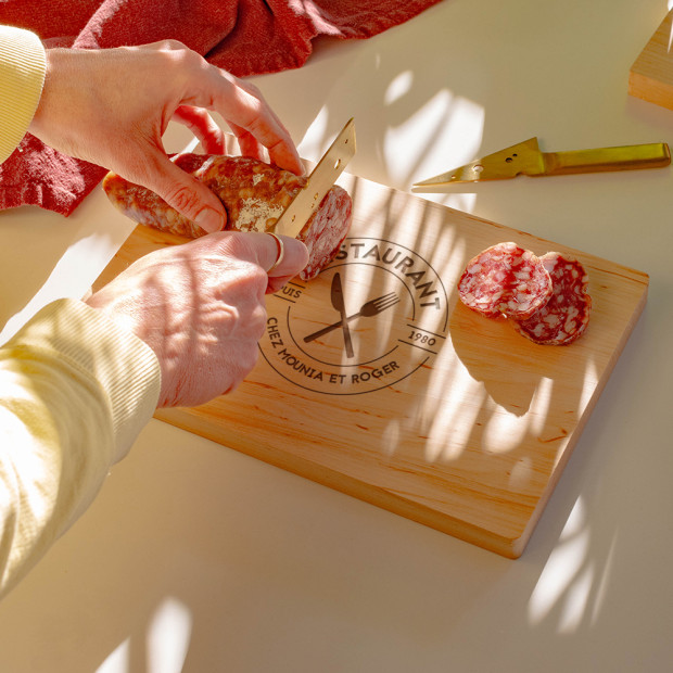 Planche à découper 29 cm personnalisée, en pleine découpe de saucisson
