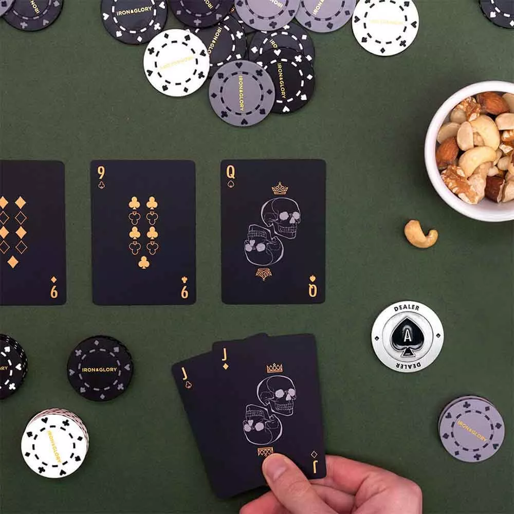 Set Poker Premium "Dead Man's Hand" Un jeu de 52 cartes de couleur noir et or !