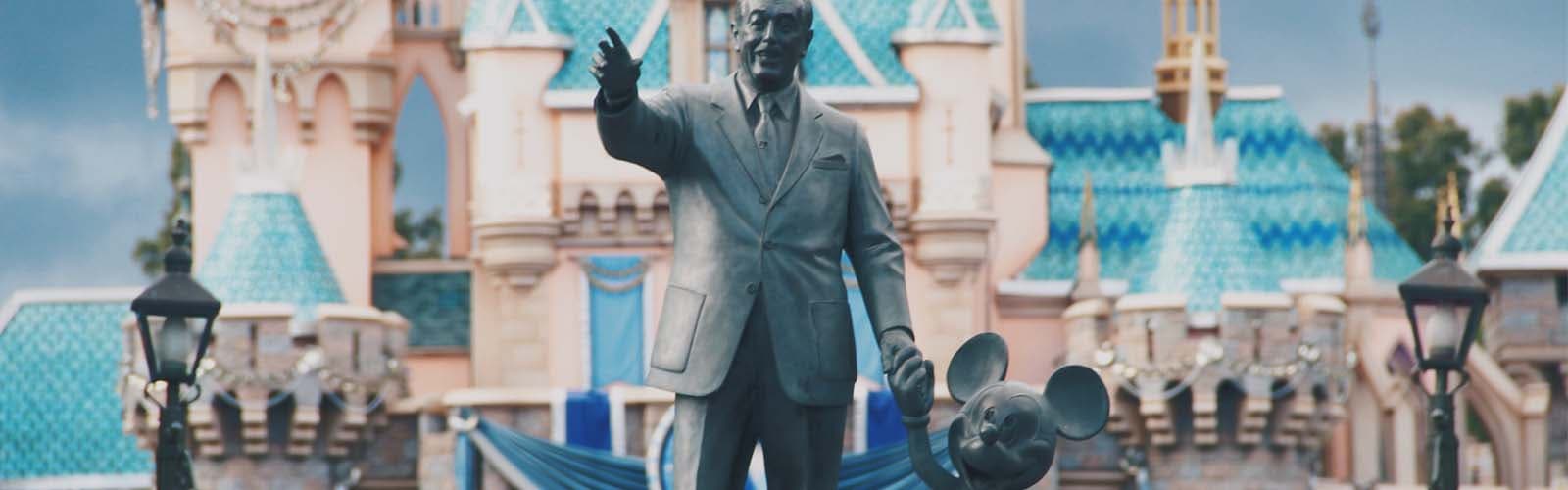 walt disney et mickey main dans la main
